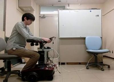رباتی که به سالمندان در نشستن و راه رفتن یاری می نماید