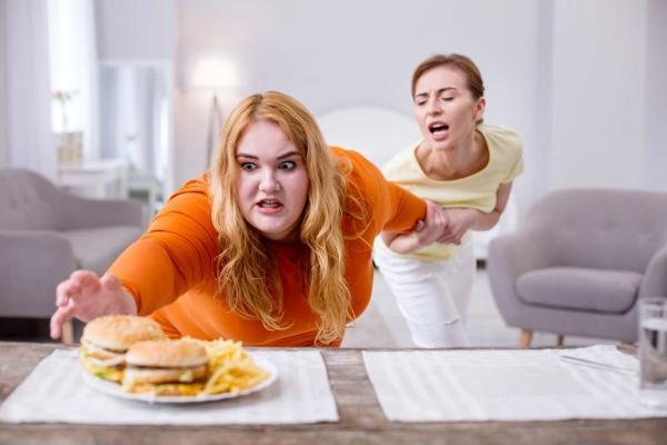 پرخوری عصبی با گرسنگی چه تفاوتی دارد؟!