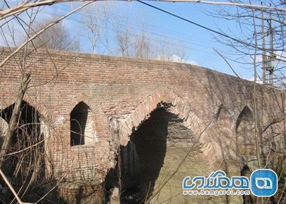پل لیشاوندان یکی از پل های تاریخی استان گیلان به شمار می پل لیشاوندان یکی از پل های تاریخی استان گیلان به شمار می رود