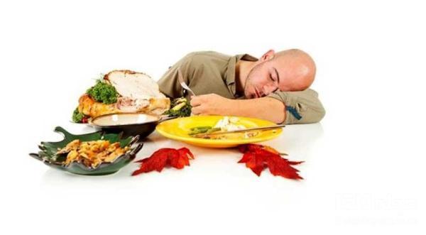 عوارض خوابیدن بعد از غذا چیست عوارض خوابیدن بعد از غذا چیست
