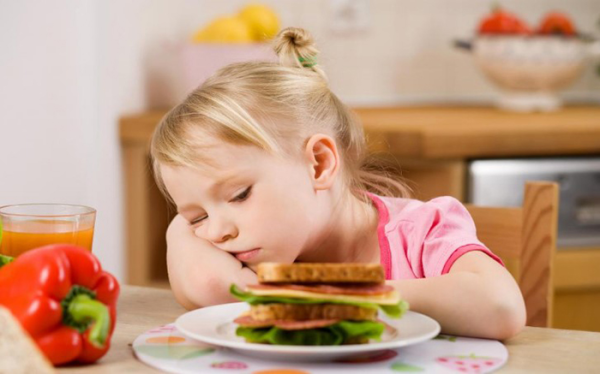 علت بی اشتهایی کودک و راه حلی برای والدین