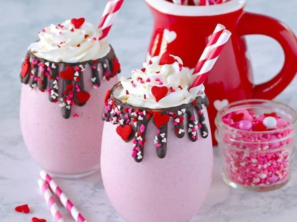 طرز تهیه شیر توت فرنگی کافی شاپی و خوشمزه به 5 روش طرز تهیه شیر توت فرنگی کافی شاپی و خوشمزه به 5 روش