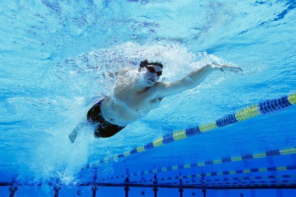 7 فایده ورزش در آب 7 فایده ورزش در آب