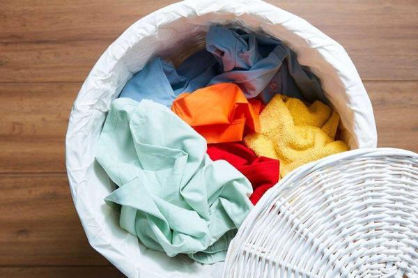 چگونه از رنگ دادن لباس جلوگیری کنیم؟ چگونه از رنگ دادن لباس جلوگیری کنیم؟