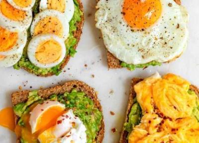 طرز تهیه تست آووکادو برای سرو در کنار تخم مرغ