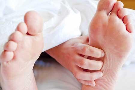 چرا شب ها دچار پا درد می شویم؟ چرا شب ها دچار پا درد می شویم؟