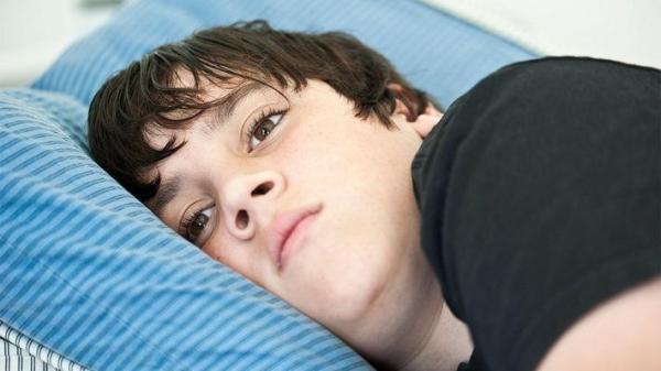 دلایل اختلال خواب نوجوانان چیست و راه های درمان آن کدامند؟