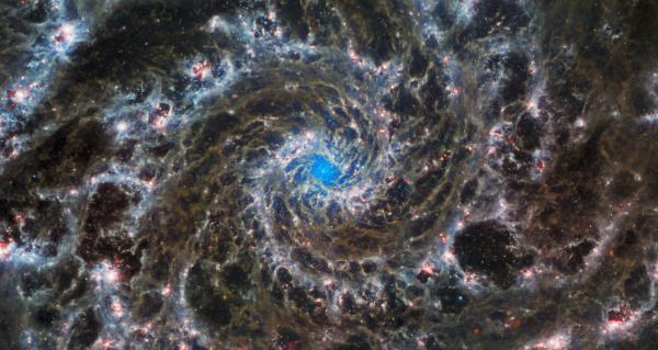 جیمز وب بازو های مارپیچی تماشایی فانتوم کهکشان را به تصویر می کشد
