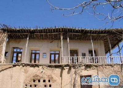 عمارت اربابی روستای سنگستان در حال تخریب است
